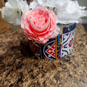 RAISED VASE